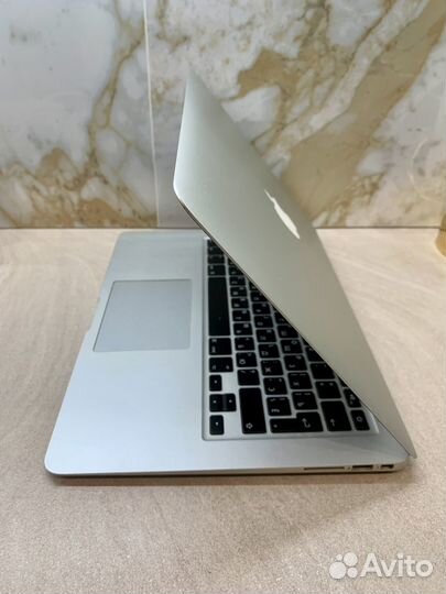Apple Macbook Air 13 240Gb (2 цикла заряда)