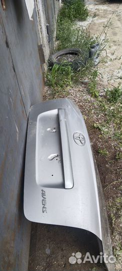 Крышка багажника Тойота Авенсис