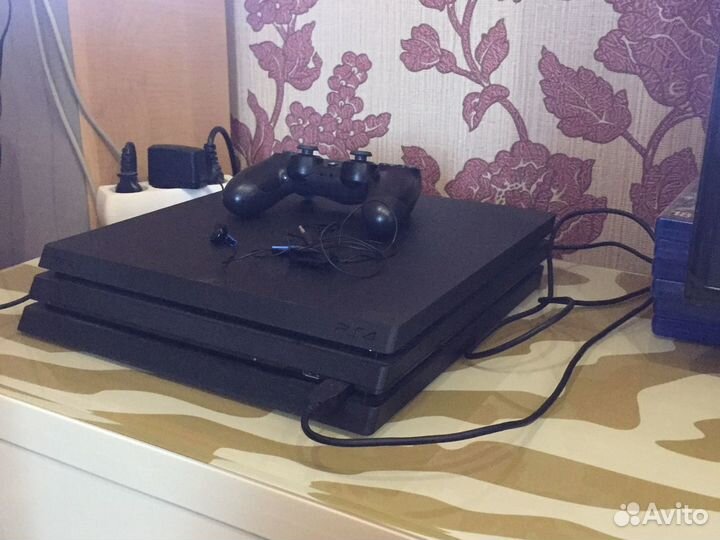 Sony playstation PS4 PRO 1TB