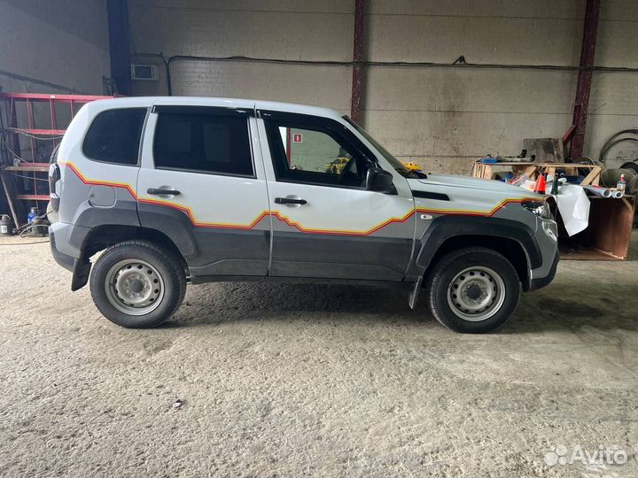 Оклейщик, оклейка авто в рекламу,оклейка фасадов