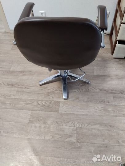 Парикмахерская кресло