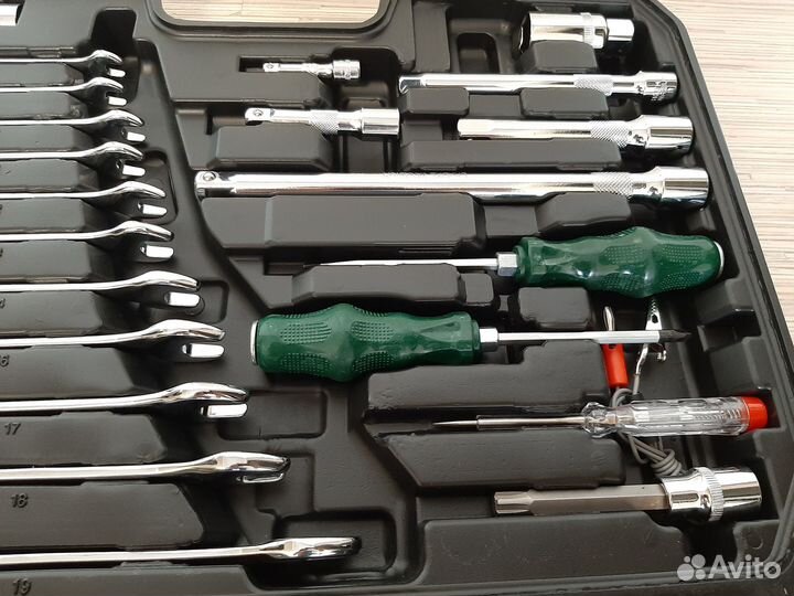 Нaбop aвтoмoбильнoгo инстpументa 121 шт