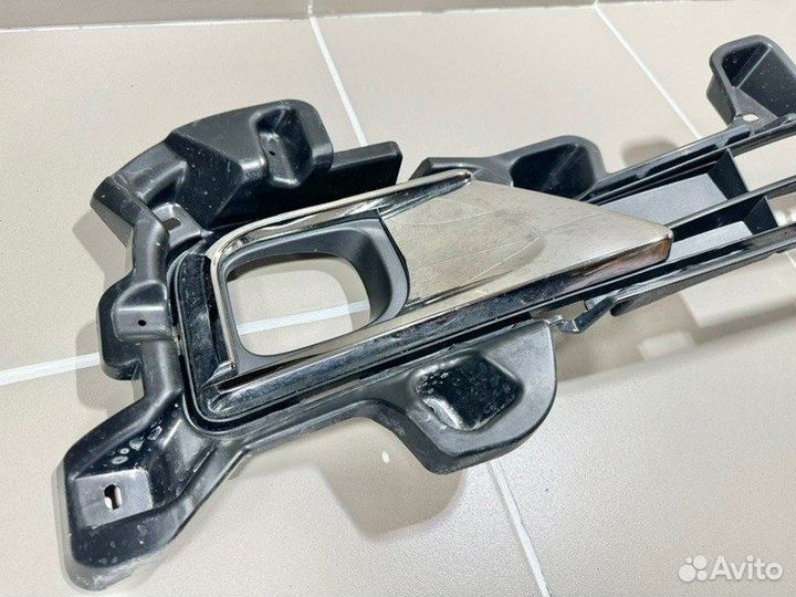 Решетка в бампер передняя правая Toyota Land