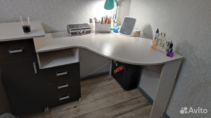 Стол угловой