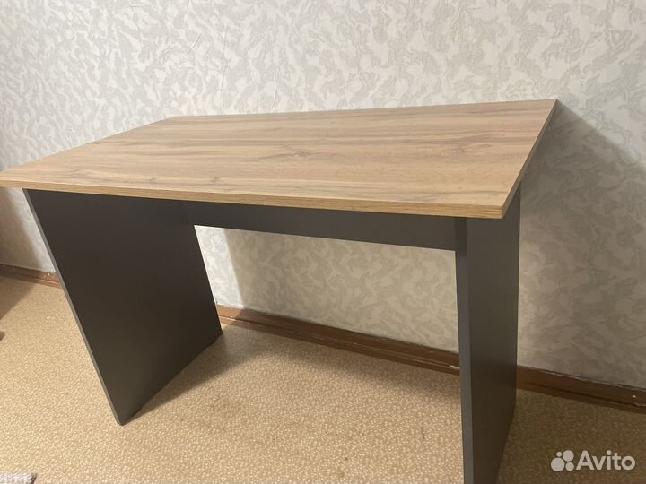 Письменный стол