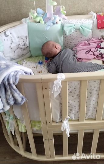 Детская кроватка с универсальным маятником