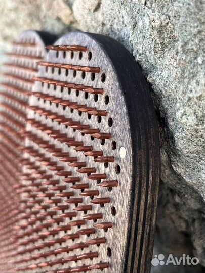 Доска садху с медными гвоздями на магнитах