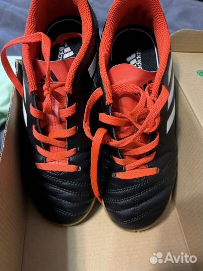 Бутсы и футбольная форма Adidas