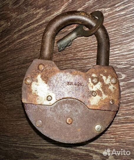 Большой амбарный замок