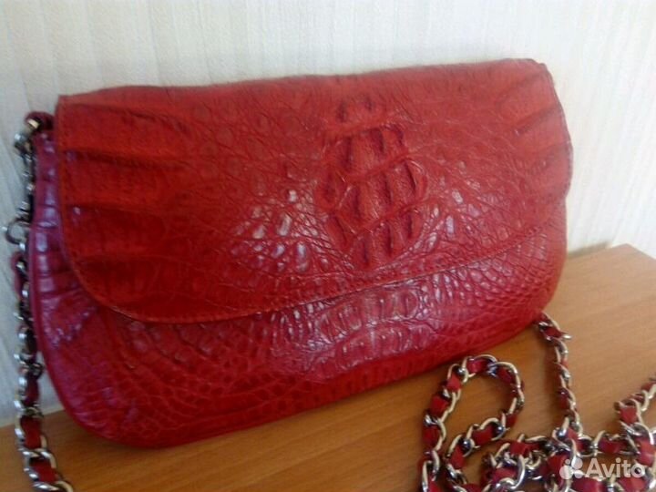 Клатч из кожи крокодила