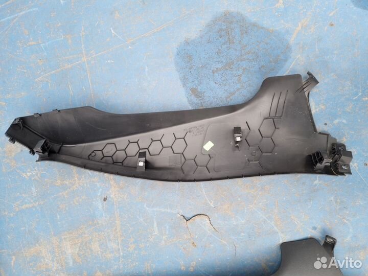 Обшивки задних стоек Volkswagen Golf 7