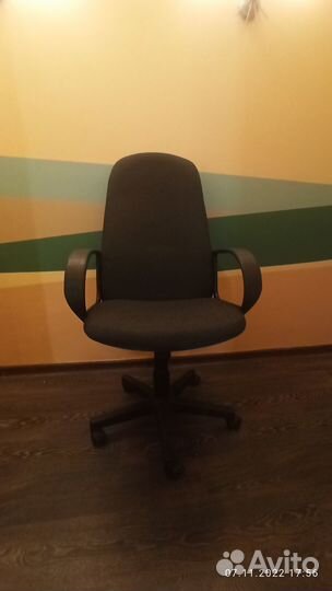 Офисное кресло