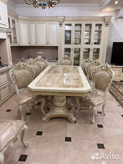 Стол в наличии