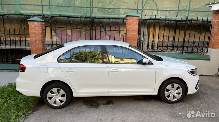 Водитель с личным легковым автомобилем