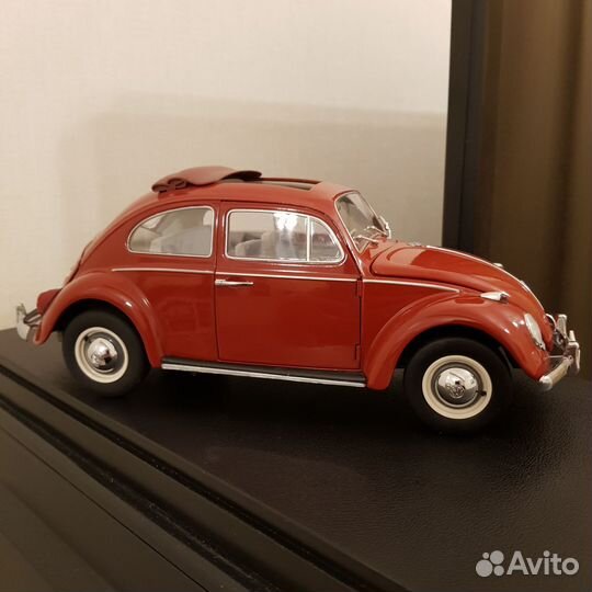 Модель авто Volkswagen Beetle 1/18