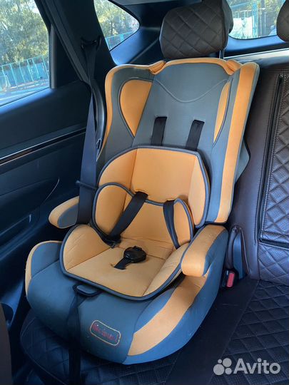 Автомобильное кресло