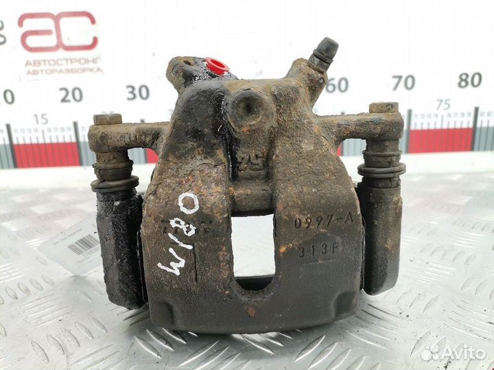 Суппорт передний левый Suzuki Splash рест. 2013