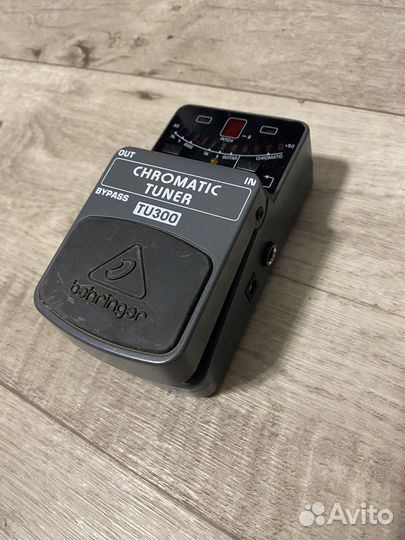Гитарная педаль Behringer Chromatic Tuner TU300