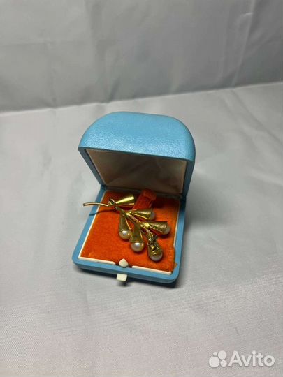 Коллекция старинных брошей