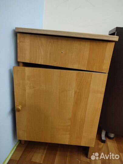 Тумбочка прикроватная