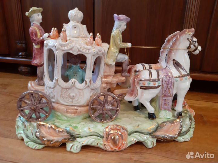 Большая статуэтка Карета