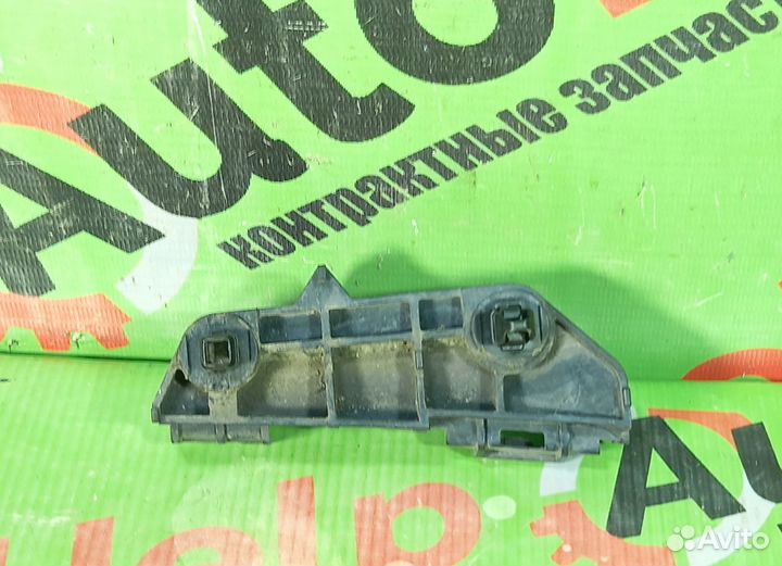 Кронштейн toyota corolla fielder NZE141 зад право