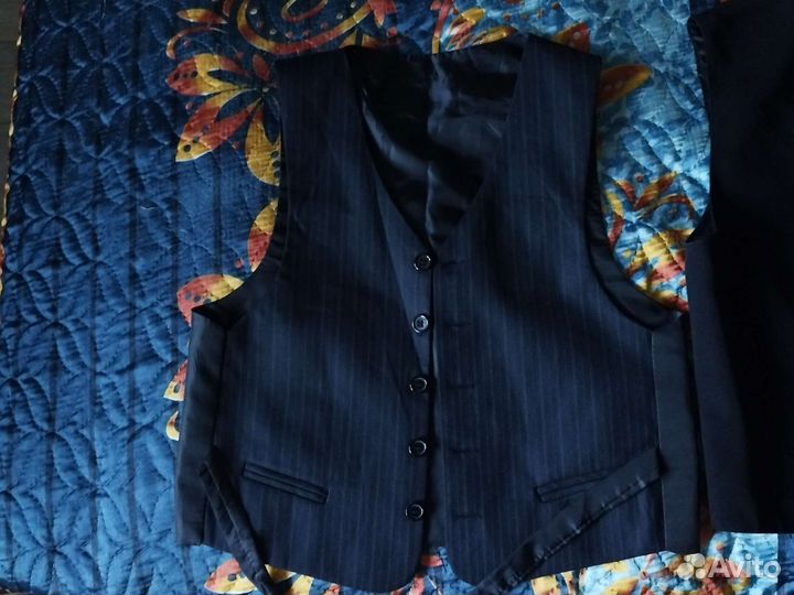 Жилетка школьная на мальчика 7-8 лет