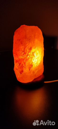 Солевая лампа из розово-красной соли бу