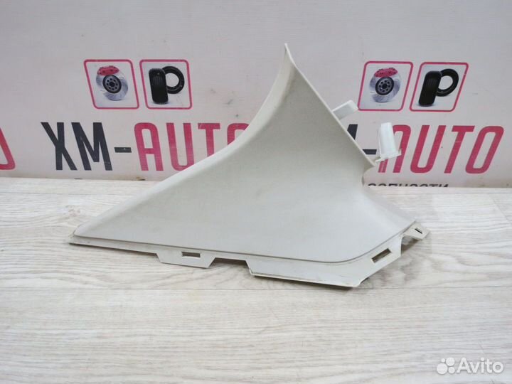 Обшивка стойки задняя левая Ford Focus 3