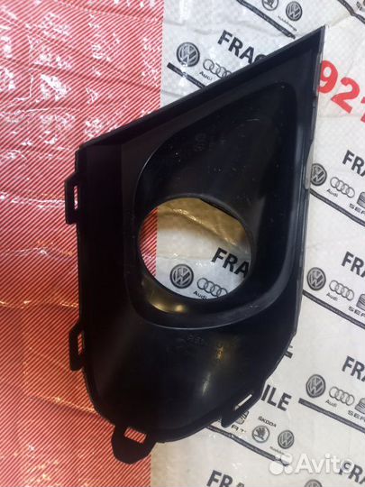 Решетка в бампер накладка птф правая Renault