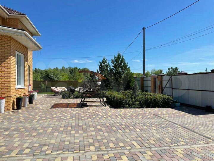 Коттедж 351 м² на участке 12 сот.