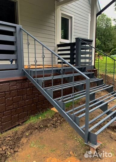 Перила деревянные для лестниц