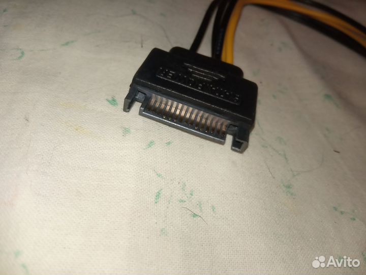Адаптер питания SATA