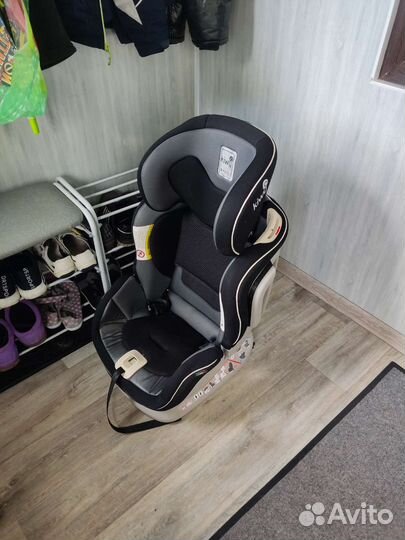 Автокресло Kiwy Q-Fix, carbon