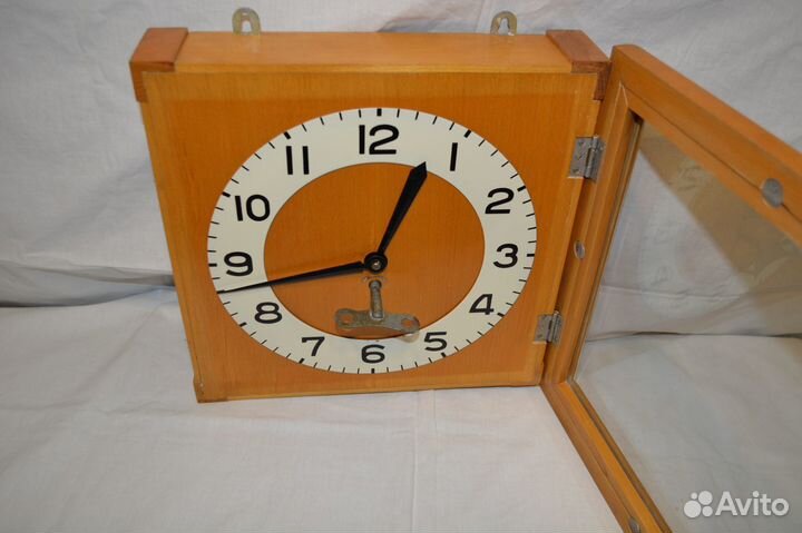 Настенные кабинетные часы СССР