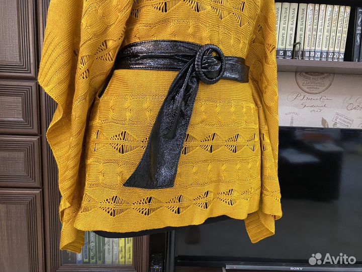 Ажурный женский джемпер пончо