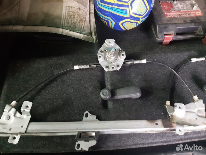 Передний,правый,стеклоподьёмник Дэу нексия