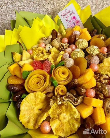 Съедобный букет из сухофруктов и конфет