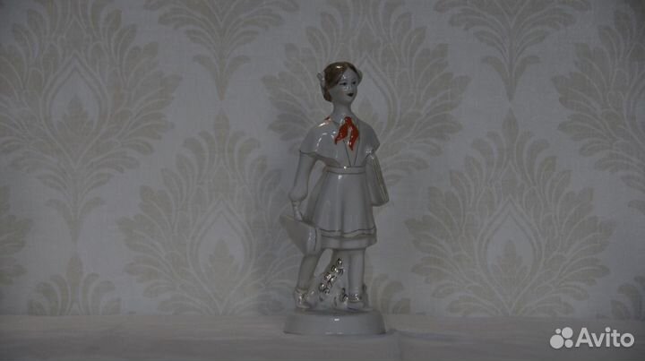 Пионерка со скрипкой