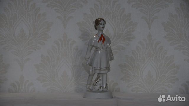 Пионерка со скрипкой