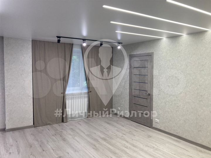 2-к. квартира, 42 м², 1/4 эт.