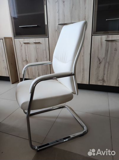 Офисное кресло