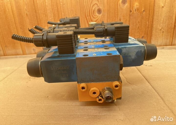 Гидрораспределитель для case