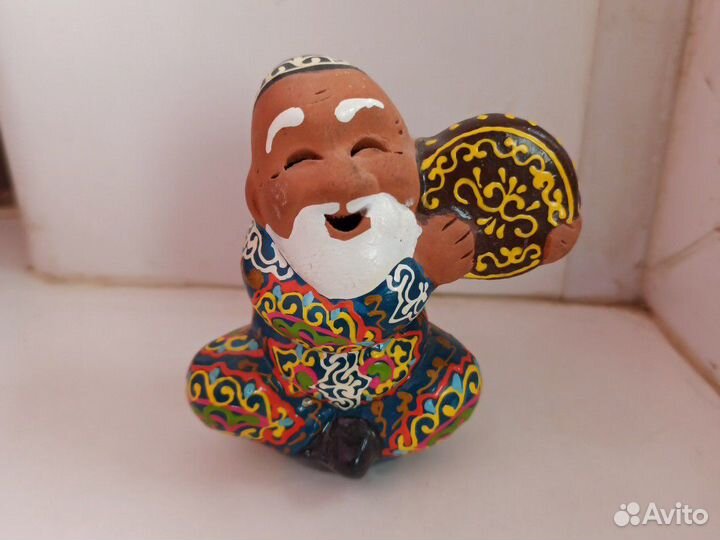 Узбек с бубном керамика