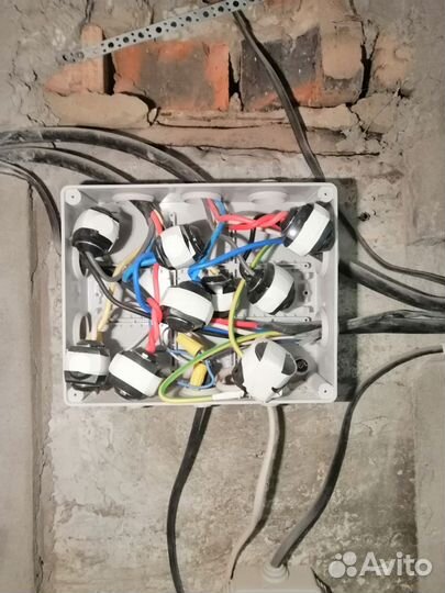 Электрик. Срочный выезд. Услуги электрика