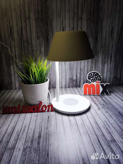 Настольная лампа Xiaomi с беспроводной зарядкой