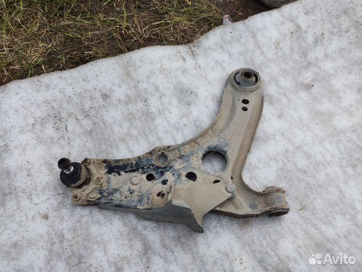 Вилка перед на Фольксваген Поло 3 правый