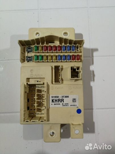 Блок предохранителей Kia Quoris Дорестайлинг седан