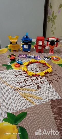 Фигурки из Лего по собственной схеме и стикерсы