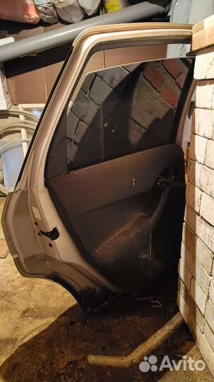 Задняя левая дверь ford focus 1